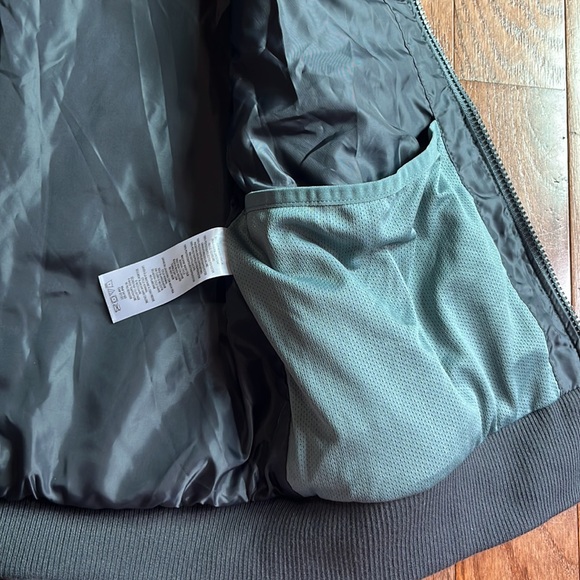 NWT Bass Outdoor Sherpa Vest size small - Picture 7 of 11